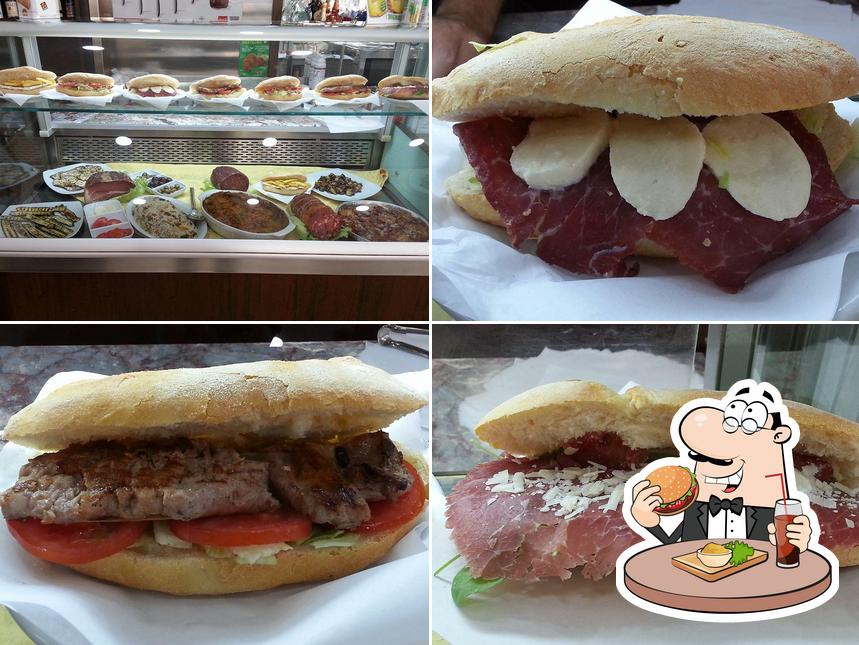 Prova un hamburger a Bar Giglio