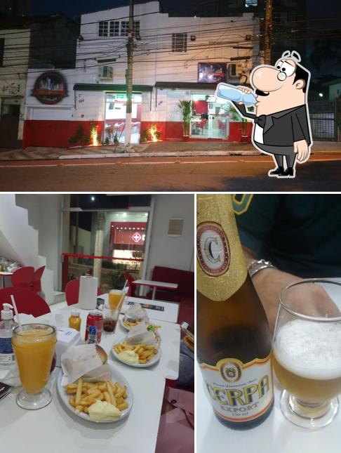Entre diferentes coisas, bebida e exterior podem ser encontrados no City Burguer