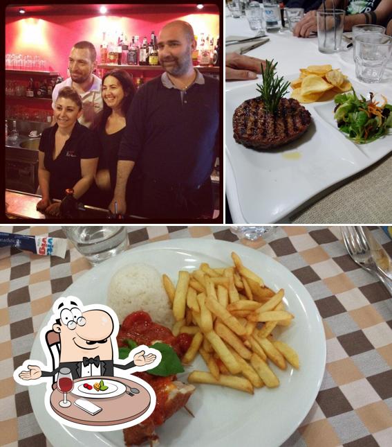 La foto di tavolo da pranzo e bancone da bar da Ristorante Pizzeria Il Torchio