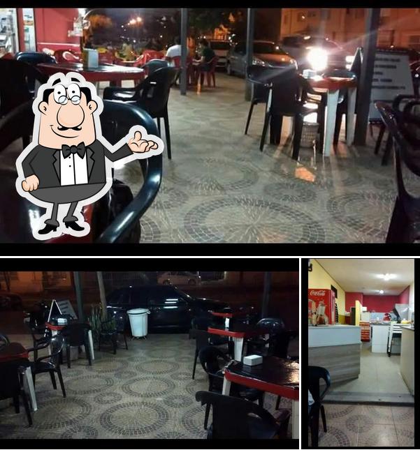 O interior do Extra Burger