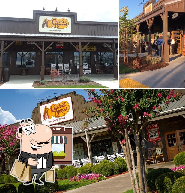 The exterior of Cracker Barrel Old Country Store