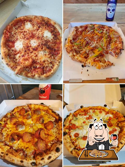 Bestellt diverse Arten von Pizza