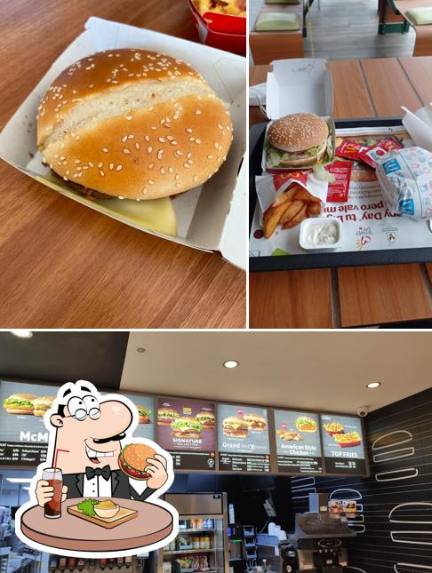 Закажите гамбургеры в "McDonald's Aranda De Duero"