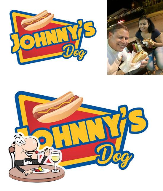 Еда в "Johnny's Dog"