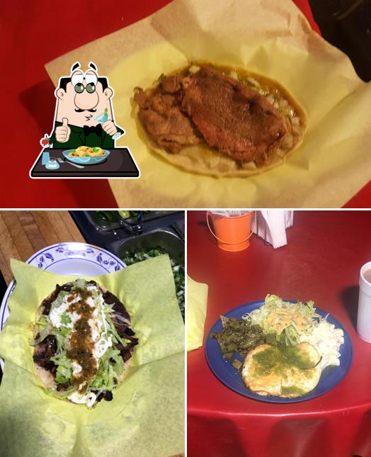 Блюда в "Tacos Los Nopales"