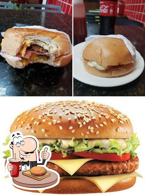 Os hambúrgueres do Lanchonete São Francisco irão saciar uma variedade de gostos