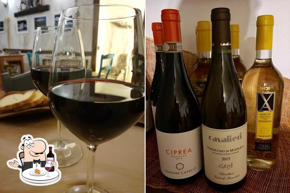 Disfruta de una copa de vino en Lìntulì Làpperlà