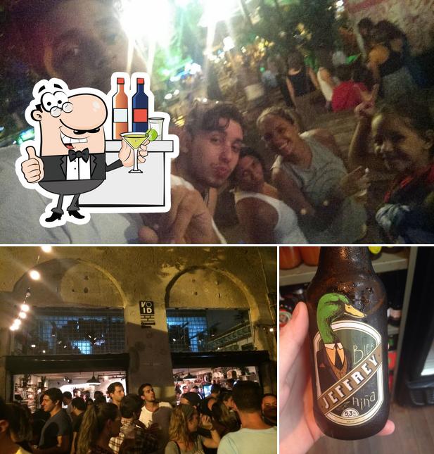 Entre diferentes coisas, balcão de bar e cerveja podem ser encontrados no Void