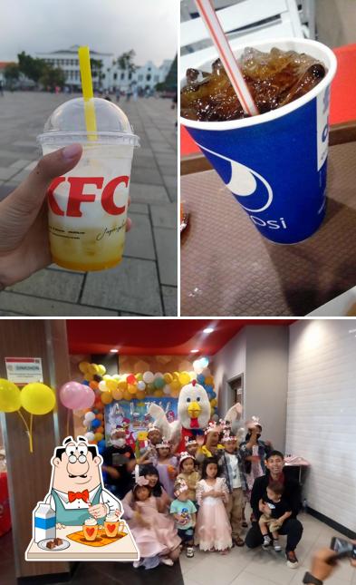 Disfrutra de una bebida en KFC Taman Topi Square