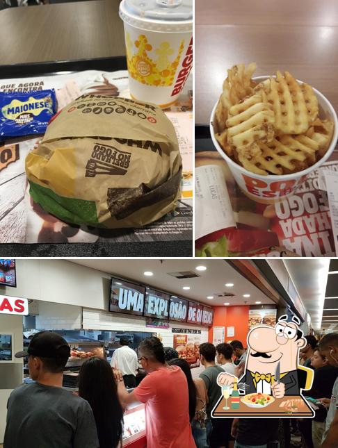 Esta é a foto ilustrando comida e interior no Burger King