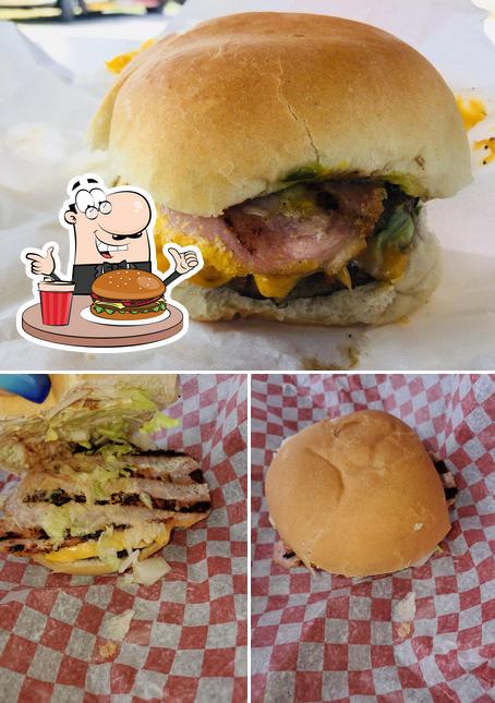 Prueba una hamburguesa en Ryan's Charbroiled Burgers & Pizzas