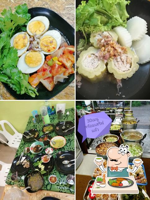 Food at ร้านข้าวแกงลุงชัย