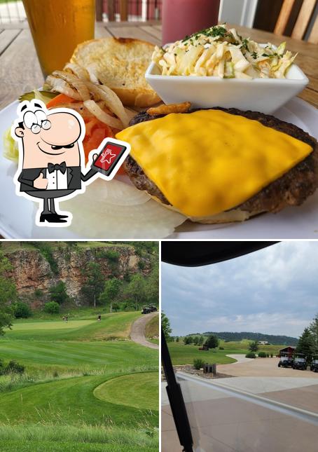 Фотография, на которой видны внешнее оформление и бургеры в Elkhorn Ridge Golf Club