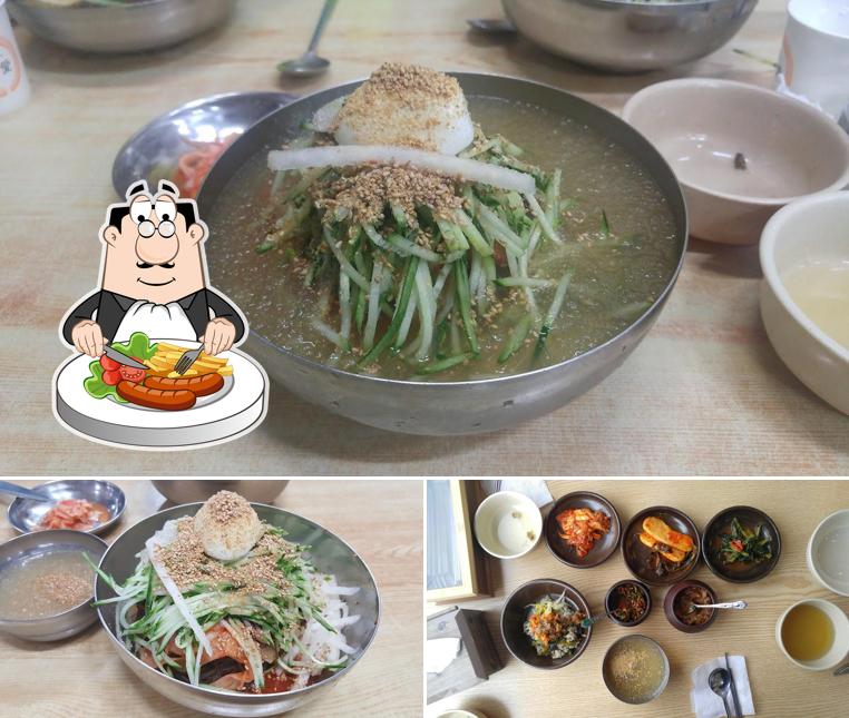 Meals at 고자리냉면칼만두 본점