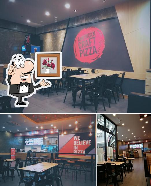El interior de Pizza Hut 1150 - Lotus Kanchanaburi (พิซซ่าฮัท สาขาโลตัส กาญจนบุรี)