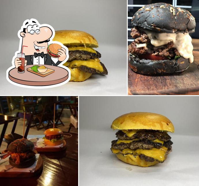 Order a burger at Skull Burguer