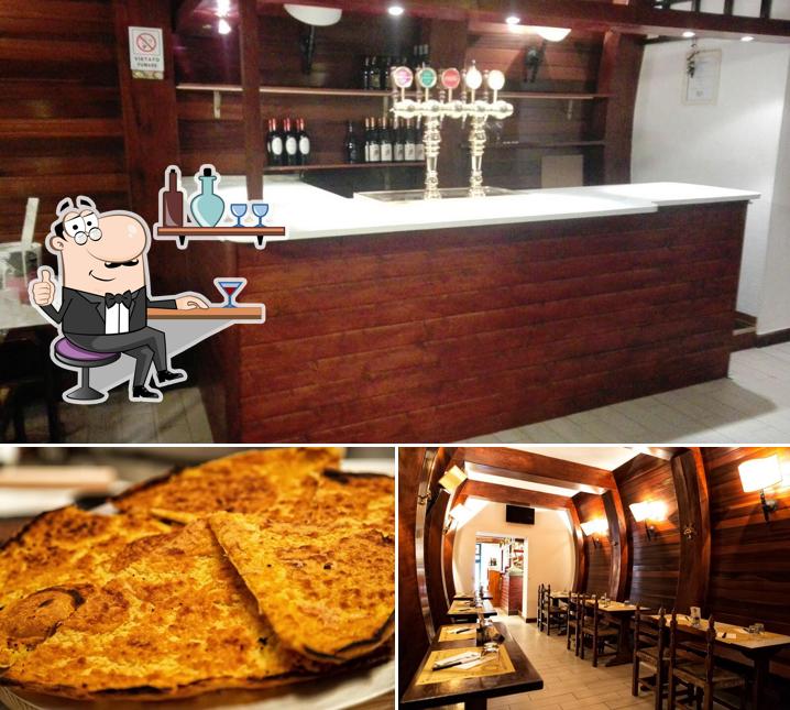 Снимок, на котором видны внутреннее оформление и еда в Pizzeria Tavola Calda Il Pirata