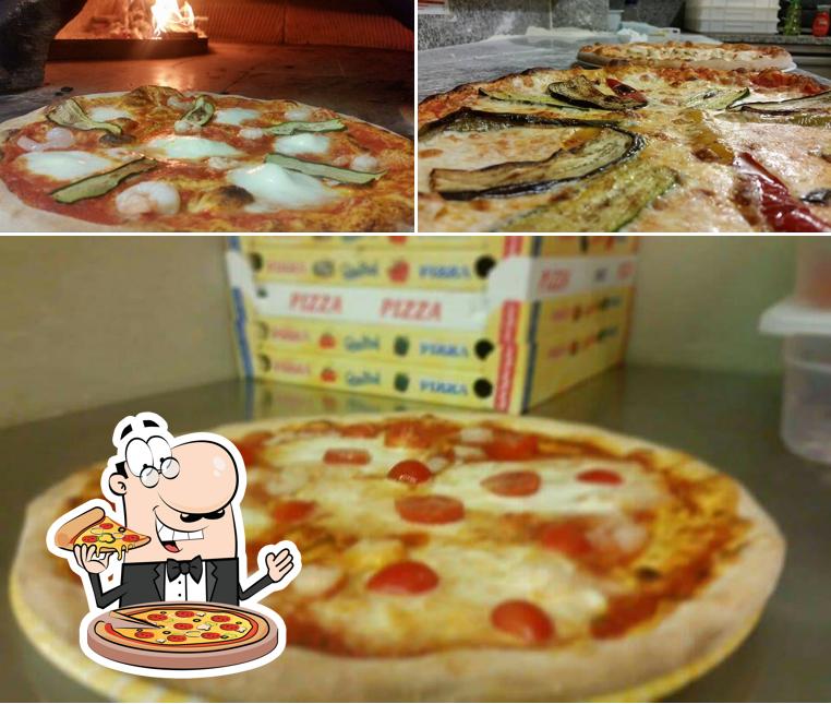 A Pizzeria famiglia le piramidi, puoi ordinare una bella pizza