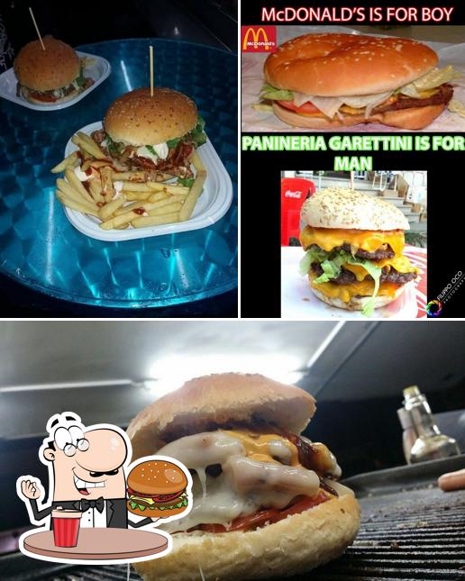 Prova un hamburger a Panineria happy food..da