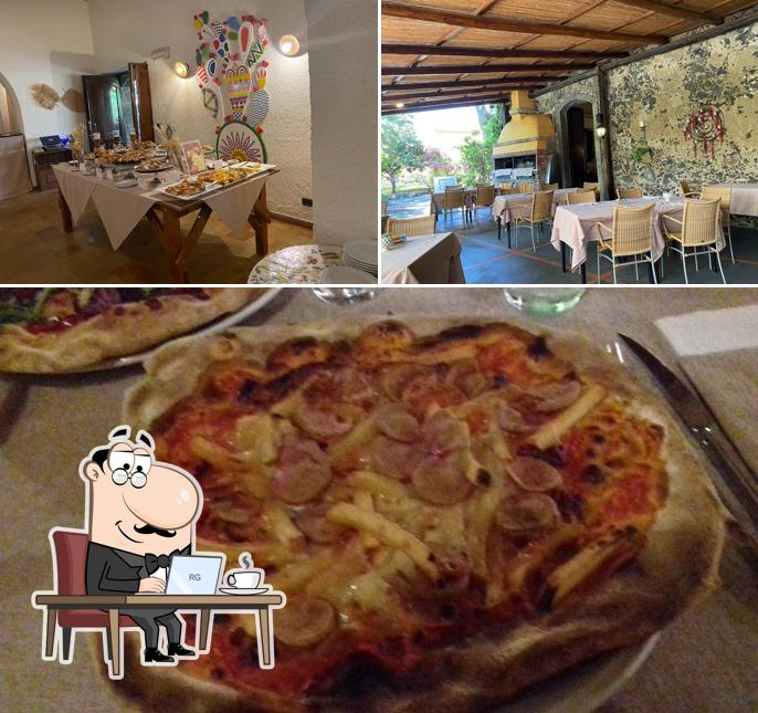 La interni e pizza del ristorante