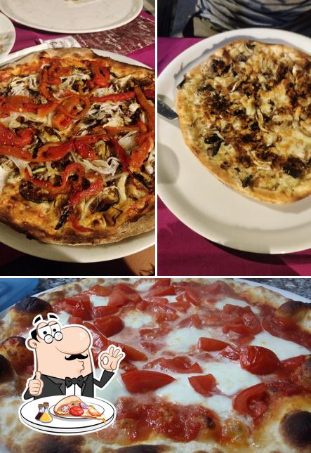 Scegli una pizza a Pizzeria La Madonnina