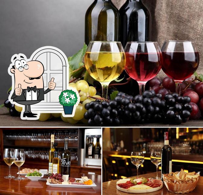 Ristorante Wine Bar Ottava Meraviglia se distingue par sa extérieur et vin