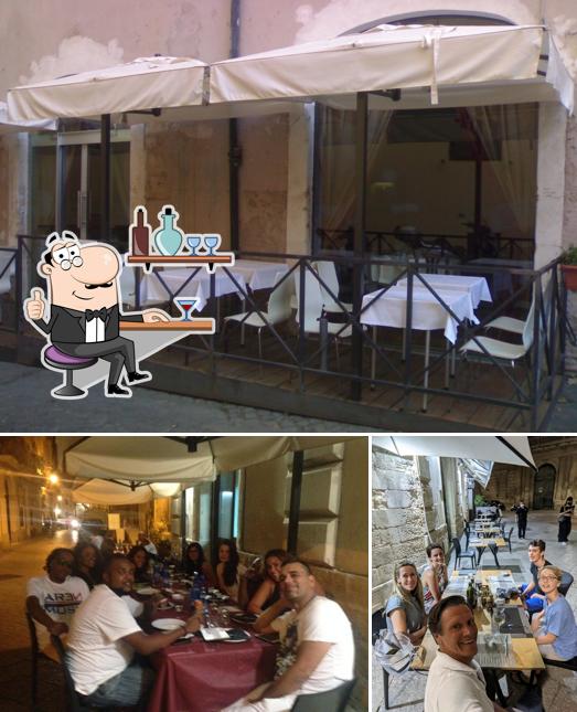 Gli interni di Taverna Cairoli