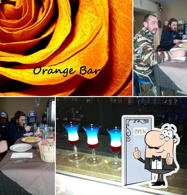 Vedi questa immagine di Orange Bar