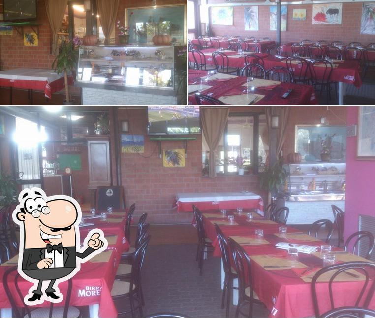 Dai un'occhiata agli interni di Bar Ristorante Pizzeria La Racchetta