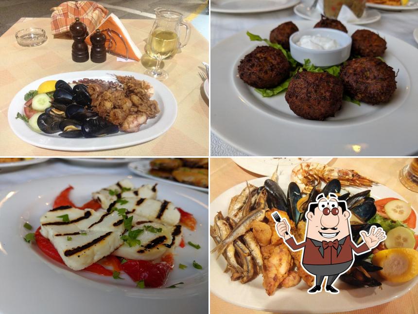 Моллюски в "Traditional Greek Food, Taverna Laopetra, Traditional Corfiot Cuisine"