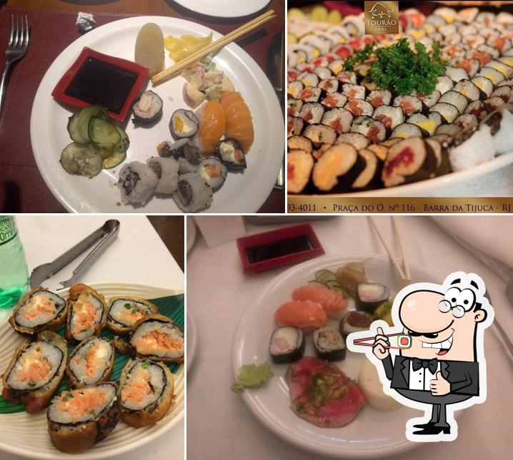 Rolos de sushi são servidos no Churrascaria Tourão