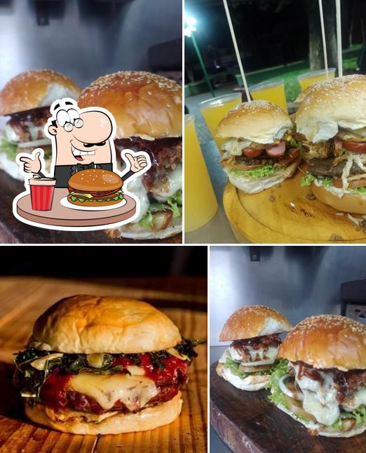 Experimente um hambúrguer no Food Trailer Do Pereira