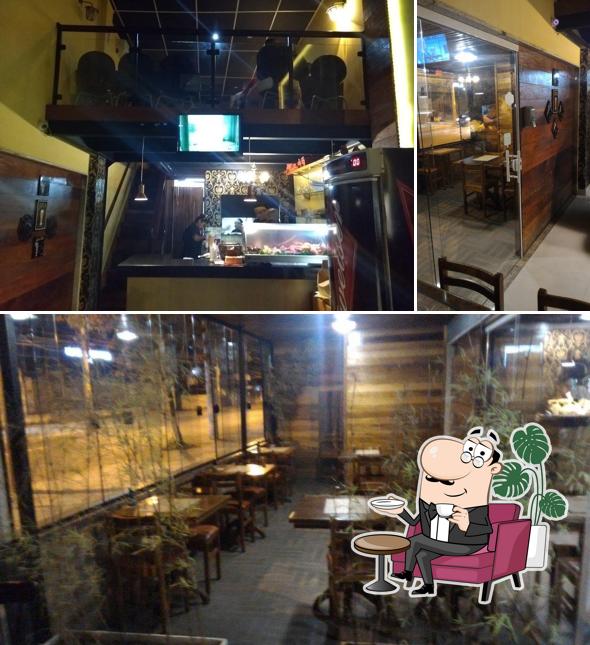 O Makimono Sushi se destaca pelo interior e balcão de bar