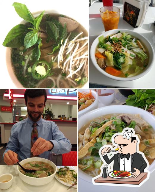 Food at Le's Phở