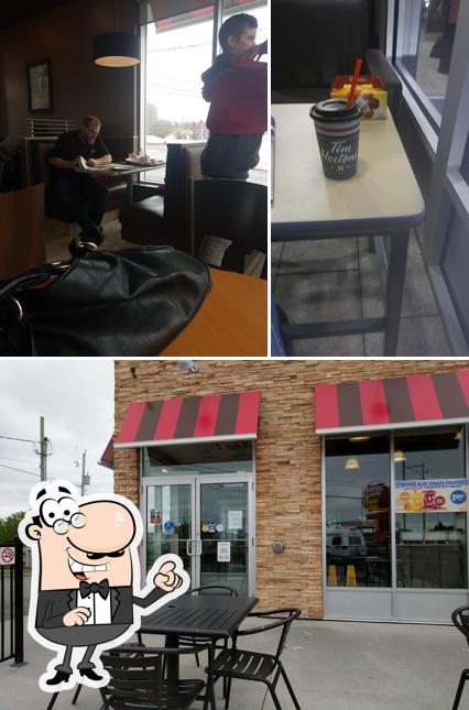 L'intérieur de Tim Hortons