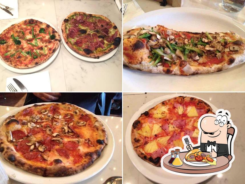A 900 Degrees Wood-Fired Pizzeria, vous pouvez prendre des pizzas