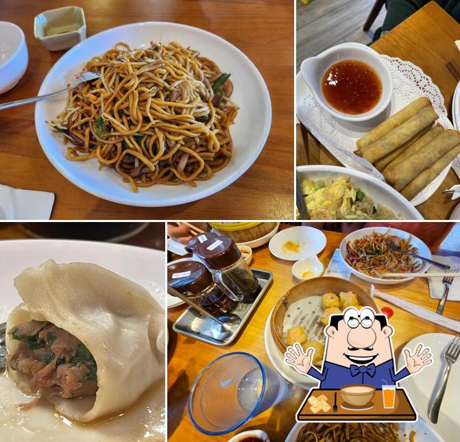 Спагетти болоньезе, спринг-ролллы и утка по-пекински в "88 Bao Bao Dumpling House"