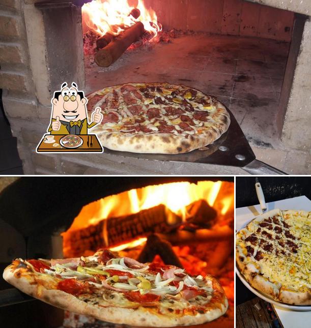 Peça pizza no Pizzaria e Churrascaria Forno A Lenha De Pituaçu