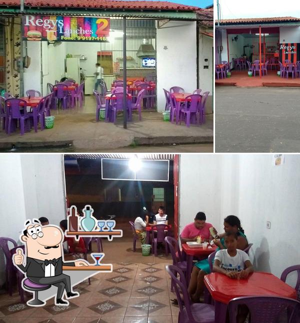 Veja imagens do interior do Regis Lanches 2