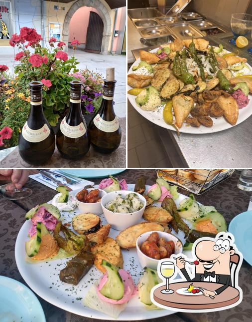 L’image de la nourriture et bière de Taverne Santorini’s