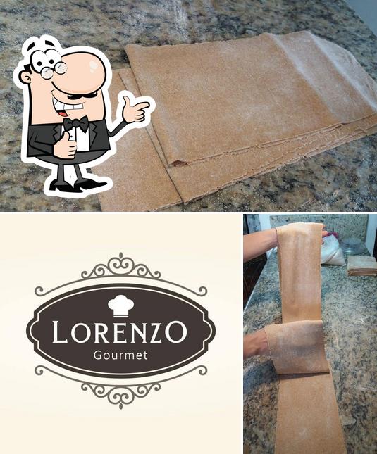 See this pic of Lorenzo Gourmet