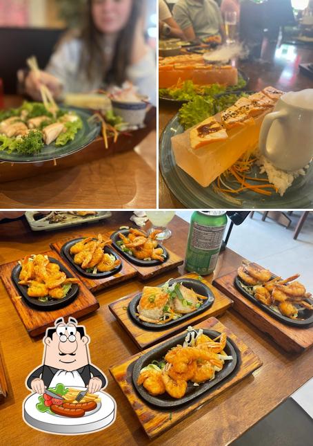 Entre diversos coisas, comida e interior podem ser encontrados no Hakiro Sushi Guarulhos