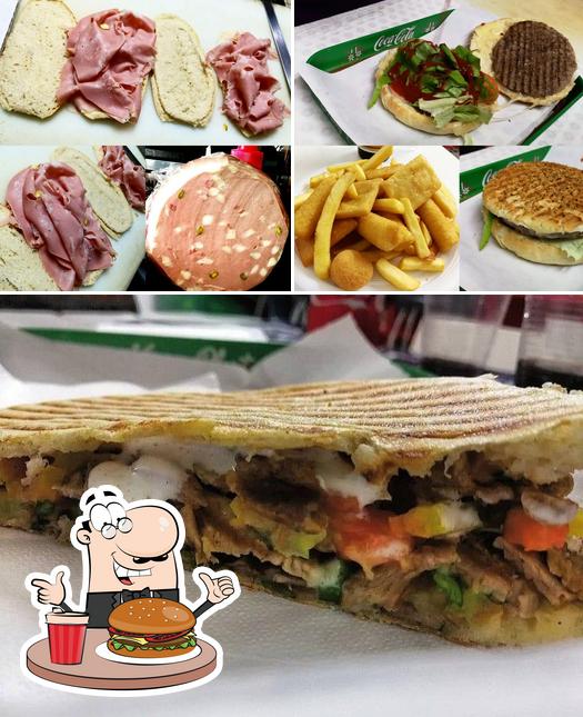 Ordina un hamburger a Paninoteca Band Food