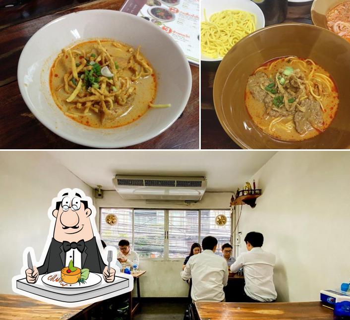 Блюда в "Sipsong Banna Noodles House"