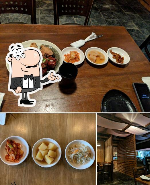 Entre los distintos productos que hay en Bansang Korean Cuisine también tienes interior y comida