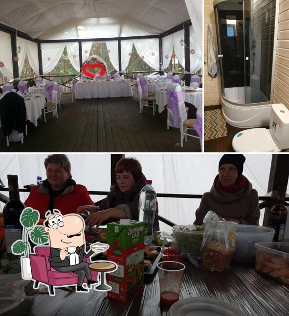 Jetez un coup d’oeil à la photo représentant la intérieur et table à manger concernant Загородный клуб Большая медведица