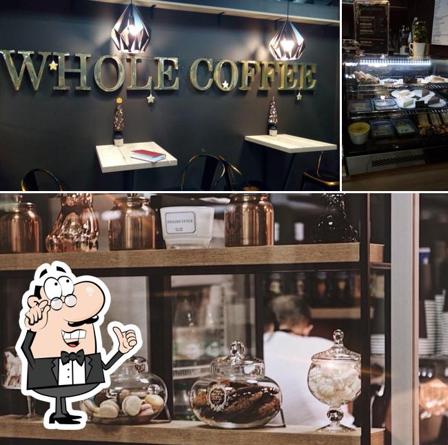 Помимо прочего, в Кофейня WHOLE COFFEE есть внутреннее оформление и еда