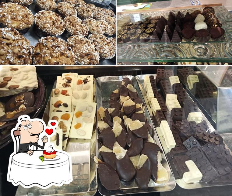 Pasticceria Malesci - Via Cafaggio serve un'ampia selezione di dolci