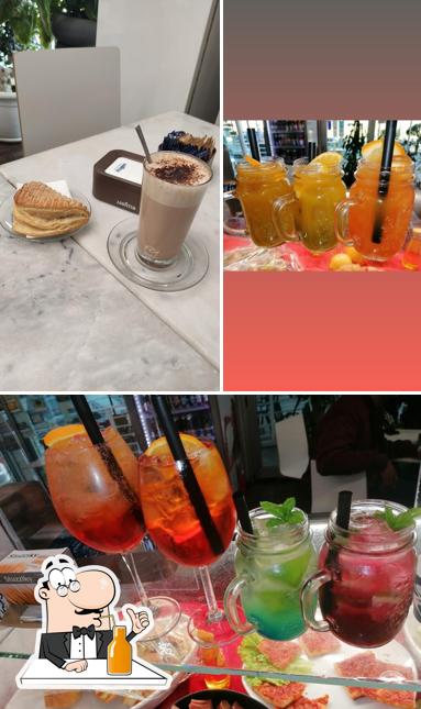 Goditi un drink a Seven Street Coffee - Bar Tabacchi Sala Slot