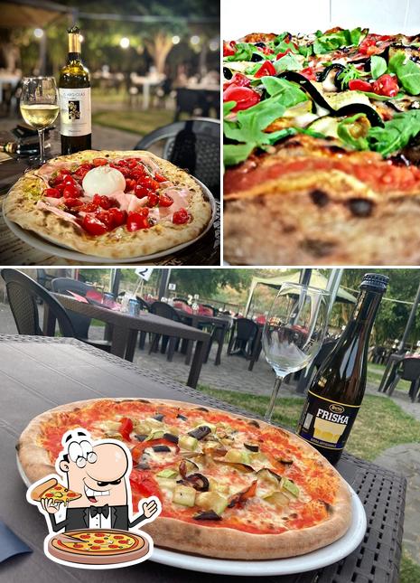 Ordina una pizza a "Al Parco" Baradili Bar - Pizzeria - Bisteccheria Cubha's